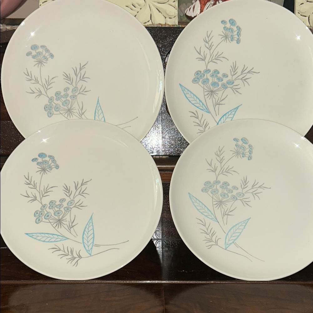 Elegant Floral Dinner Plates - Cream and Blue